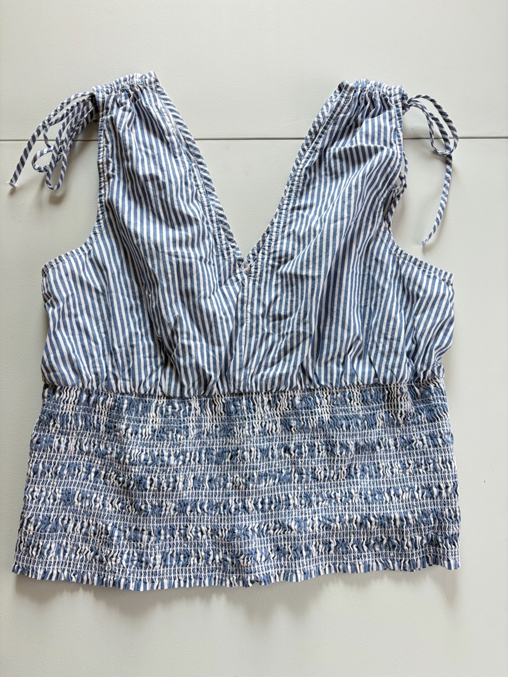 Old Navy Blue and White Striped V-Neck Top Sz M 100% Cotton